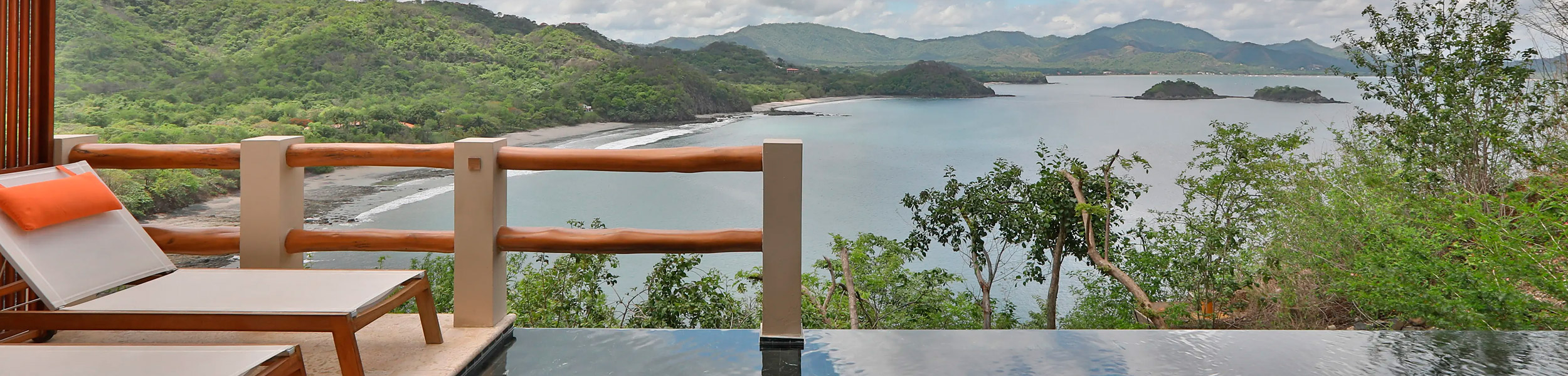 Vista al mar desde Casa Chameleon al aeropuerto de liberia